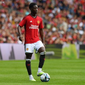 九州娱乐-足球界风云人物闪耀登场，备战未来比赛志在必得(战鹰216赢得小女孩是谁)