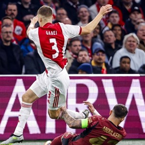 九州娱乐-利物浦险胜，欧冠赛场激战赛逗(利物浦对热刺欧冠决赛上半场回放)